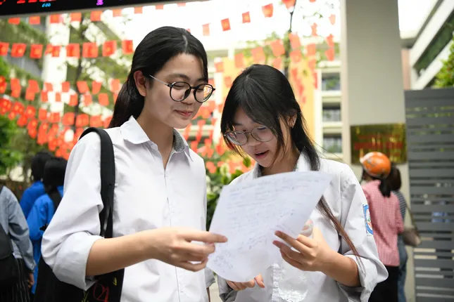 Đề thi, giải đề môn Toán vào lớp 10 ở Hà Nội năm 2025 - 13