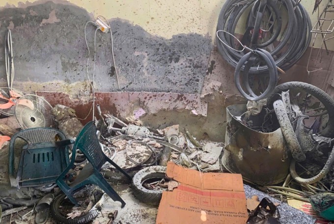 Hiện trường vụ nổ ở tiệm sửa xe đạp tại thị xã Giá Rai. Ảnh: An Minh