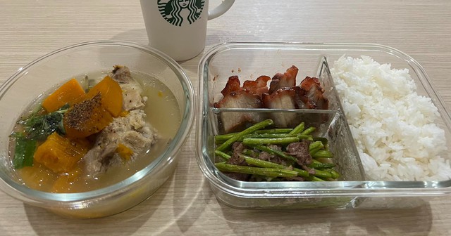 Bữa cơm trưa được chị Tuyền chuẩn bị từ hôm trước để mang đi làm. Ảnh: NVCC.