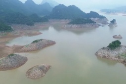 Công ty thủy điện Hòa Bình nói gì về lòng hồ cạn kỷ lục?