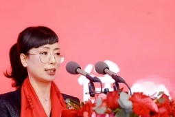 Nữ doanh nhân tỷ phú lừng danh bất ngờ  " ngã ngựa "  giữa đỉnh cao