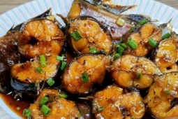 Loại cá bị chê bẩn nhưng bổ ngang vi cá mập, chợ bán đầy mà ít người mua ăn, kho tiêu ngon "đỉnh nóc, kịch trần"