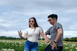 Mối tình lệch tuổi của Khánh Thi - Phan Hiển từ tranh cãi đến hôn nhân...