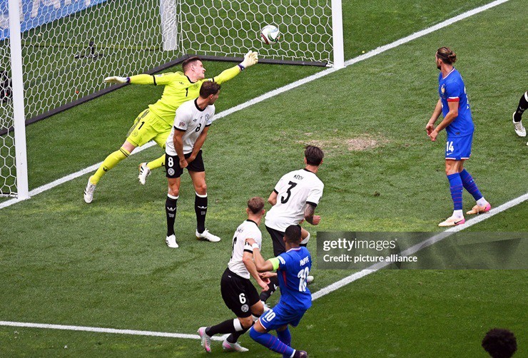 Khoảnh khắc&nbsp;Mbappe dứt điểm tung lưới Đức