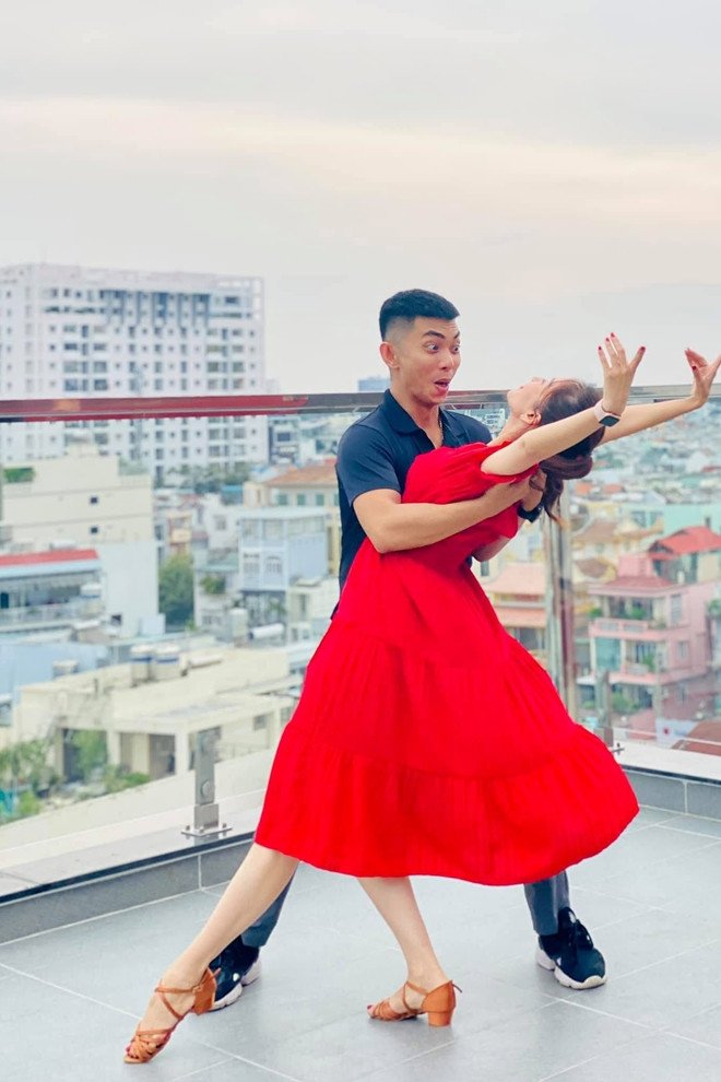 Mối tình lệch tuổi của Khánh Thi - Phan Hiển từ tranh cãi đến hôn nhân viên mãn - 5