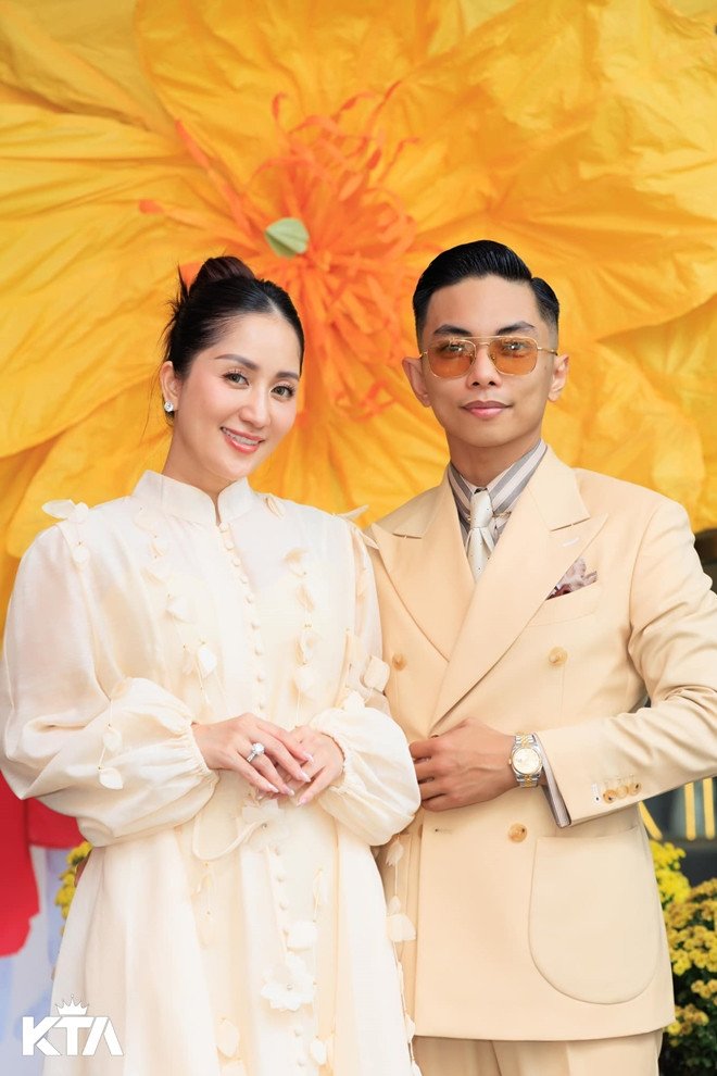 Mối tình lệch tuổi của Khánh Thi - Phan Hiển từ tranh cãi đến hôn nhân viên mãn - 8