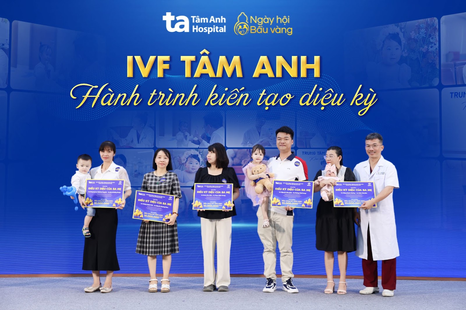 Anh Cảnh là người đàn ông duy nhất trong số 18 gia đình xuất sắc nhận giải thưởng Sổ tiết kiệm Bầu vàng IVF Tâm Anh trong chương trình Chia sẻ “Điều kỳ diệu của Ba Mẹ”