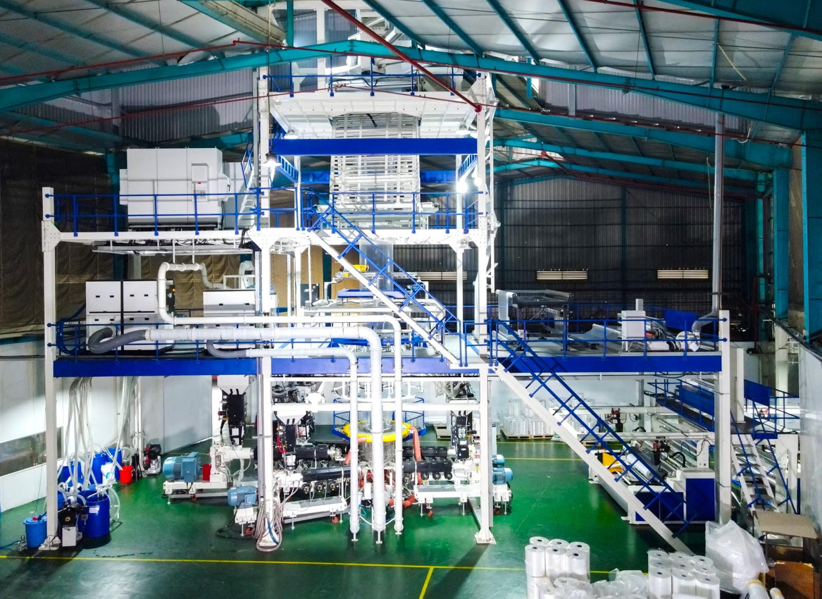 Dây chuyền thổi màng co PE, LLDPE (công nghệ Đức - Kuhne) tại nhà máy Vina Aus Labels