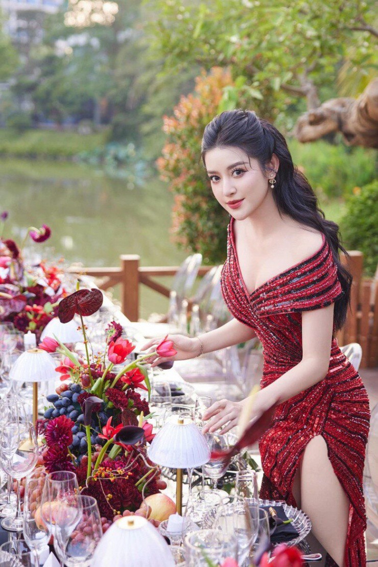 “Quốc bảo nhan sắc Việt” nổi danh gợi cảm, lúc lên truyền hình không dám mặc hở dù chỉ 1 lần - 1
