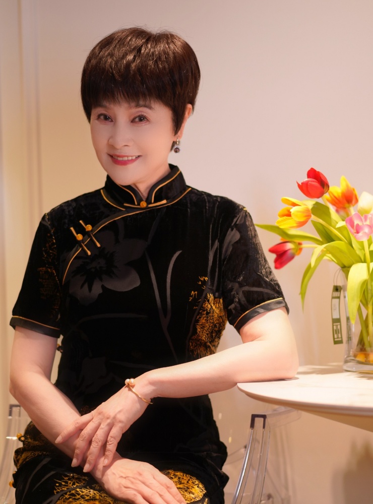 Ở tuổi 67, Lương Đan Ny ngày càng trẻ đẹp thanh lịch