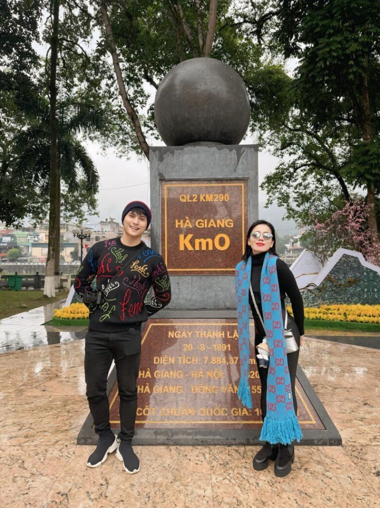 Lệ Quyên hạnh phúc bên bạn trai kém 12&nbsp;tuổi.