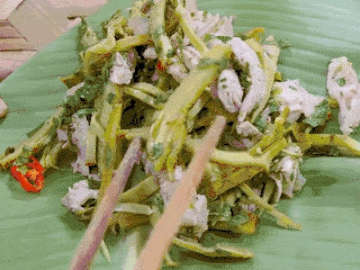 Quả ở miền Bắc giống phượng vĩ, mỗi năm chỉ có 1 lần, làm nộm rất ngon