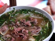 Thị trường - Tiêu dùng - Bát bún, phở đồng loạt tăng 5.000 đồng, chủ quán nói do hành, thịt, cua đều gánh thêm thuế