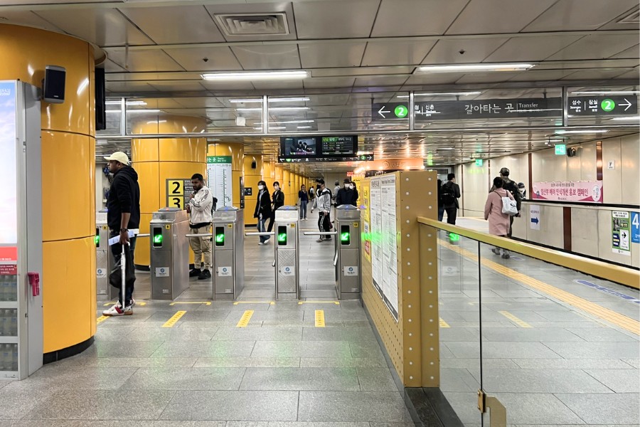 Tàu điện ngầm tại thành phố Seoul Hàn Quốc