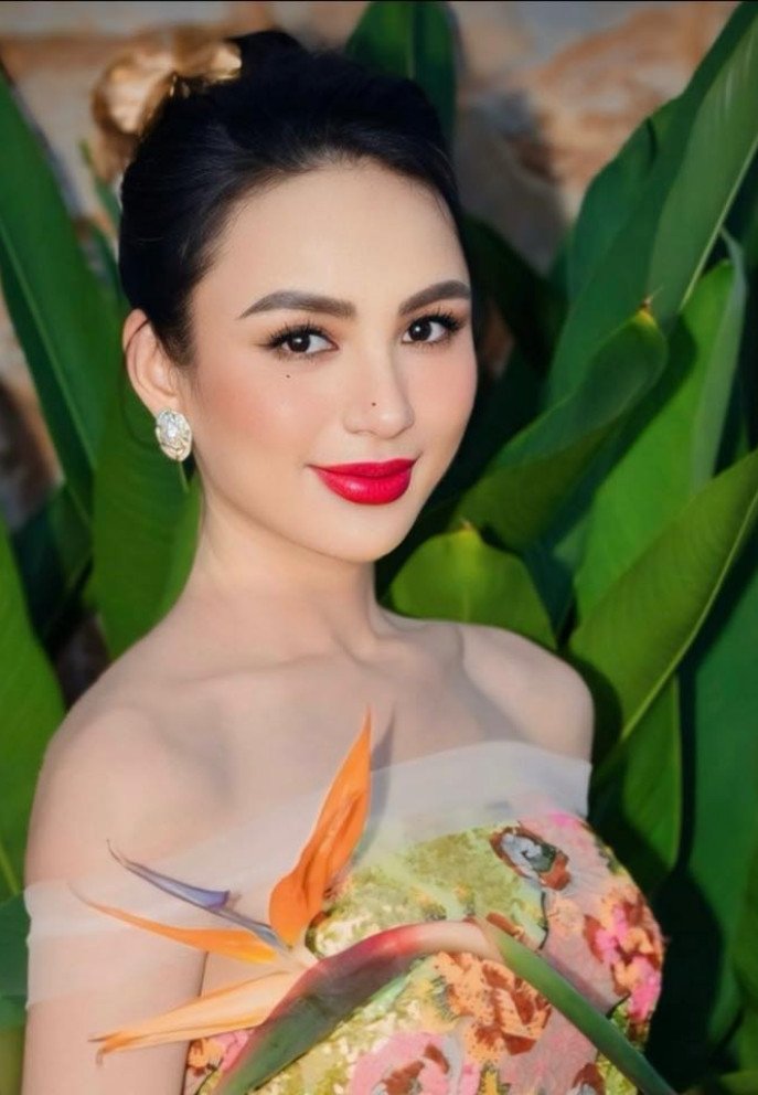 Hoa hậu Ngọc Diễm trẻ đẹp sau 17 năm đăng quang, cuộc sống tròn đầy bên con gái 15 tuổi - 2