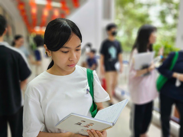 Sĩ tử Hà thành tiếp tục chinh phục kỳ thi lớp 10 chuyên đầy cam go - 6