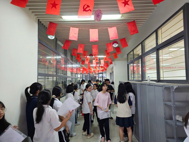 Sĩ tử Hà thành tiếp tục chinh phục kỳ thi lớp 10 chuyên đầy cam go - 8