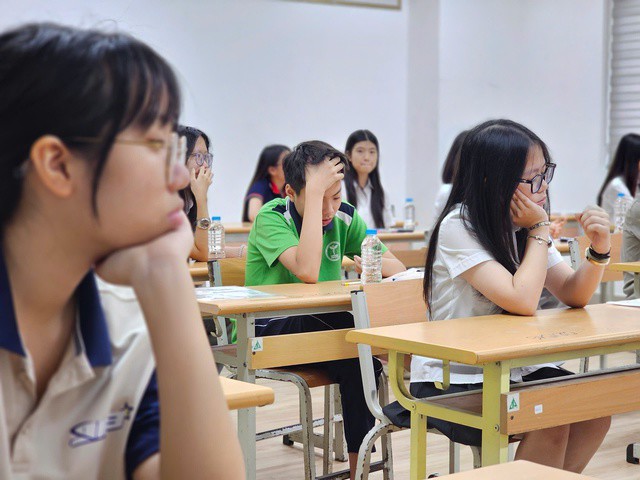 Sĩ tử Hà thành tiếp tục chinh phục kỳ thi lớp 10 chuyên đầy cam go - 14