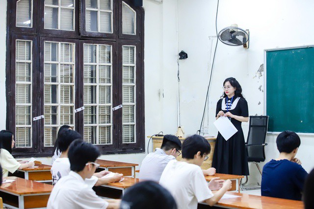 Thí sinh tham dự kỳ thi vào lớp 10 tại Hà Nội.