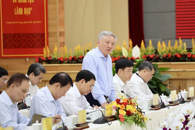 Phó Thủ tướng Nguyễn Hoà Bình phát biểu tại buổi làm việc.