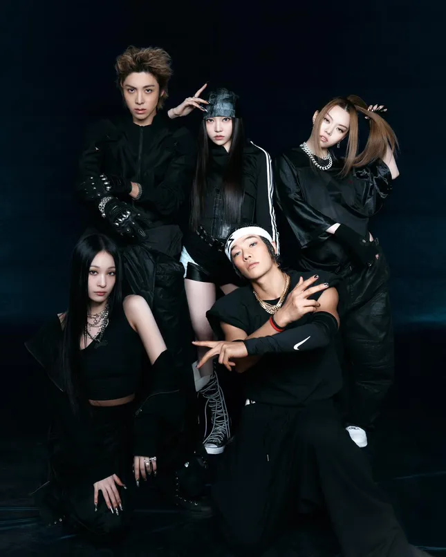 Nhóm nhạc Allday Project có cháu gái chủ tịch tập đoàn Samsung - Annie Moon (bìa trái hàng đầu).