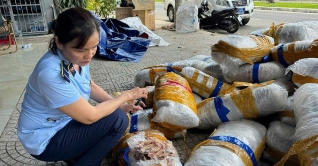 Phát hiện 700 kg mực khô vô chủ trên vỉa hè Đà ...