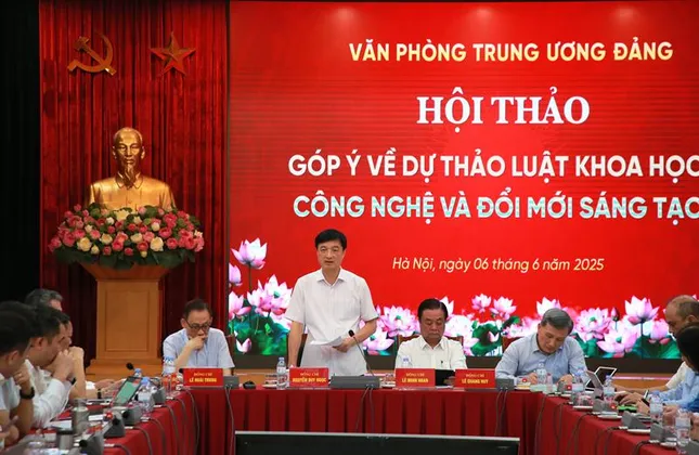 Ủy viên Bộ Chính trị, Bí thư Trung ương Đảng, Chủ nhiệm Ủy ban kiểm tra Trung ương Nguyễn Duy Ngọc - Phó Trưởng Ban Chỉ đạo Trung ương phát triển khoa học, công nghệ, đổi mới sáng tạo và chuyển đổi số phát biểu tại Hội thảo góp ý về dự thảo Luật Khoa học công nghệ và đổi mới sáng tạo. Ảnh: PV.