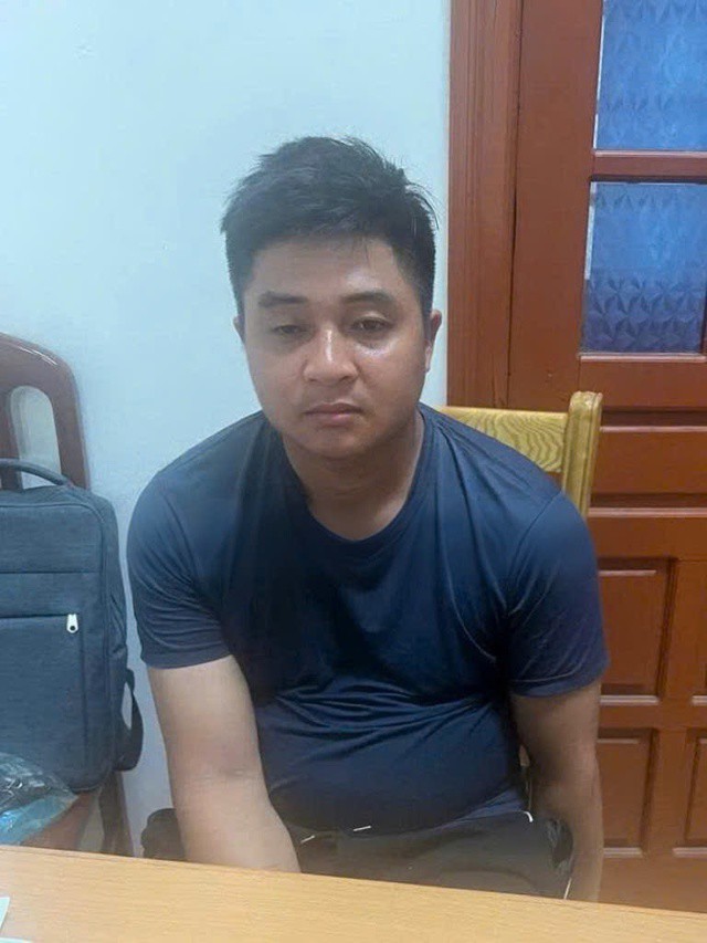 Bùi Thanh Tùng tại cơ quan công an. Ảnh: Công an Hoà Bình.