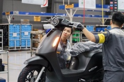 Lượng xe máy mới tiếp đà tăng nhẹ, giá xe dự báo giảm sâu trong dịp hè