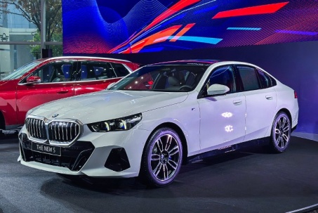 Cận cảnh BMW 5-Series mới tại Việt Nam, giá gần 2,6 tỷ đồng