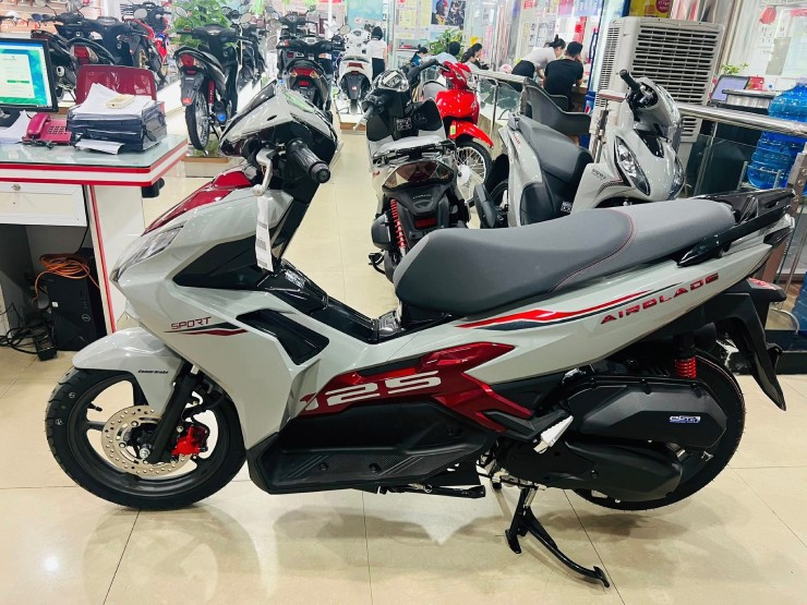 Giá Honda Air Blade 125 mới nhất tháng 6/2025, chênh 2 triệu đồng - 3