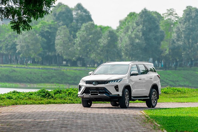 Giá xe Toyota Fortuner lăn bánh các phiên bản cập nhật tháng 6/2025 - 1
