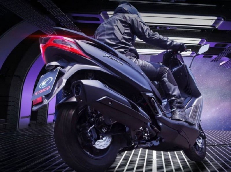 Kymco Xciting 250 2025 có thiết kế được tinh chỉnh sắc nét và góc cạnh hơn.