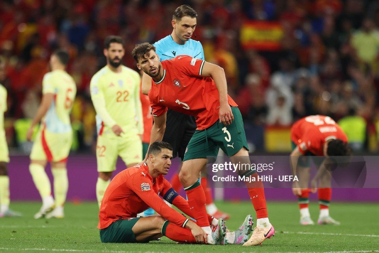 Ronaldo rơi lệ, vác cúp và "50 sắc thái" ngày Bồ Đào Nha lên đỉnh Nations League - 3