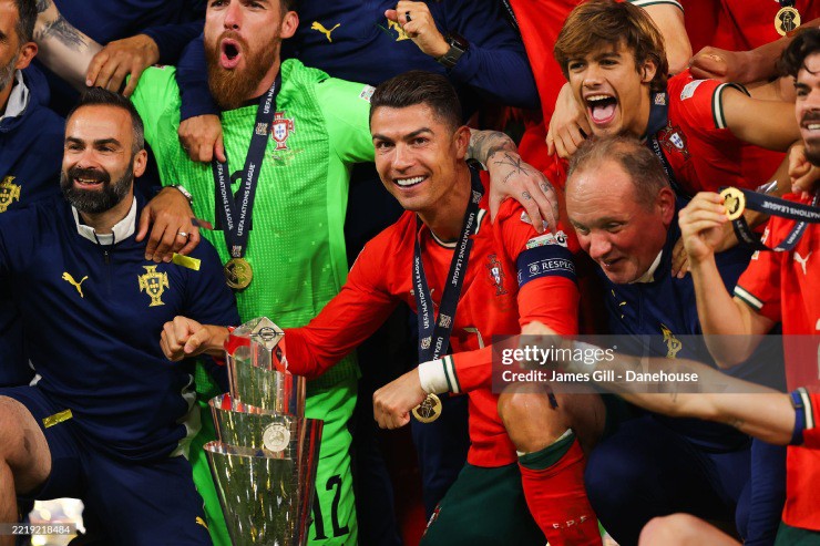 Ronaldo rơi lệ, vác cúp và "50 sắc thái" ngày Bồ Đào Nha lên đỉnh Nations League - 10