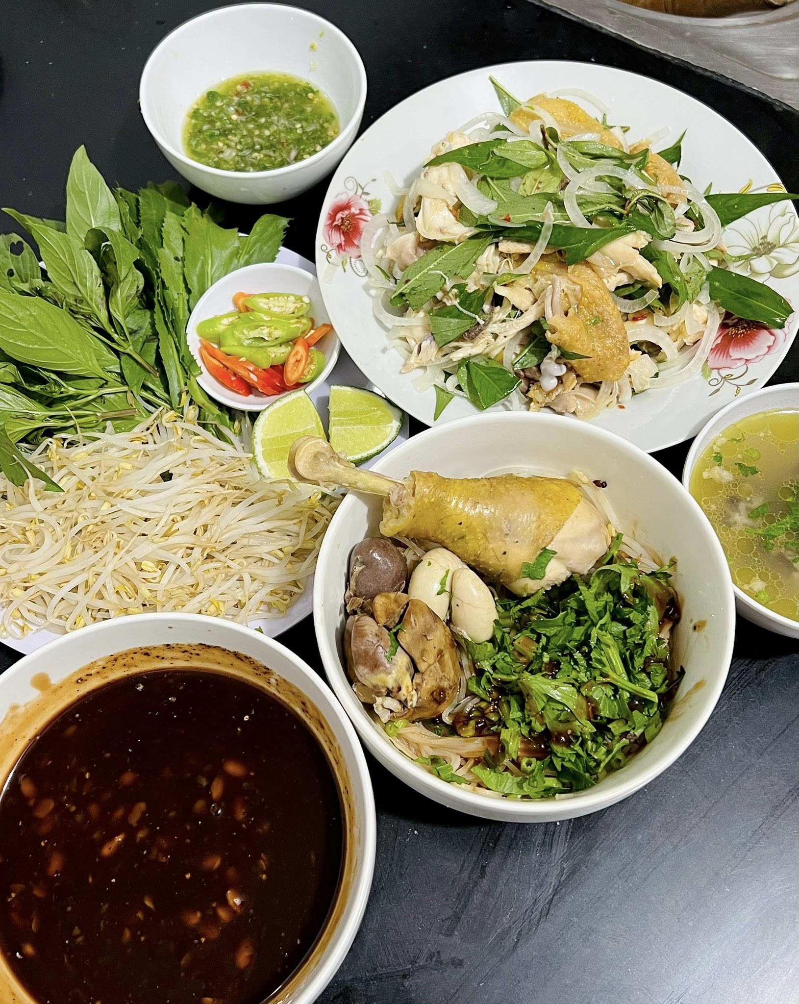 Phở gà trộn