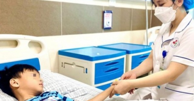 Bé 10 tuổi ở Phú Thọ bị sốc nhiệt, nhập viện gấp do dùng điều hòa sai cách