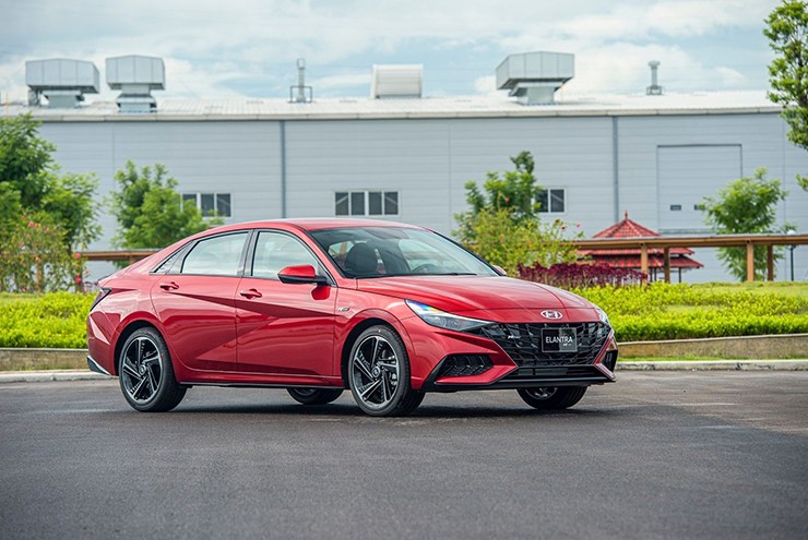 Giá xe Hyundai Elantra tháng 6/2025, sedan hạng C từ 579 triệu đồng