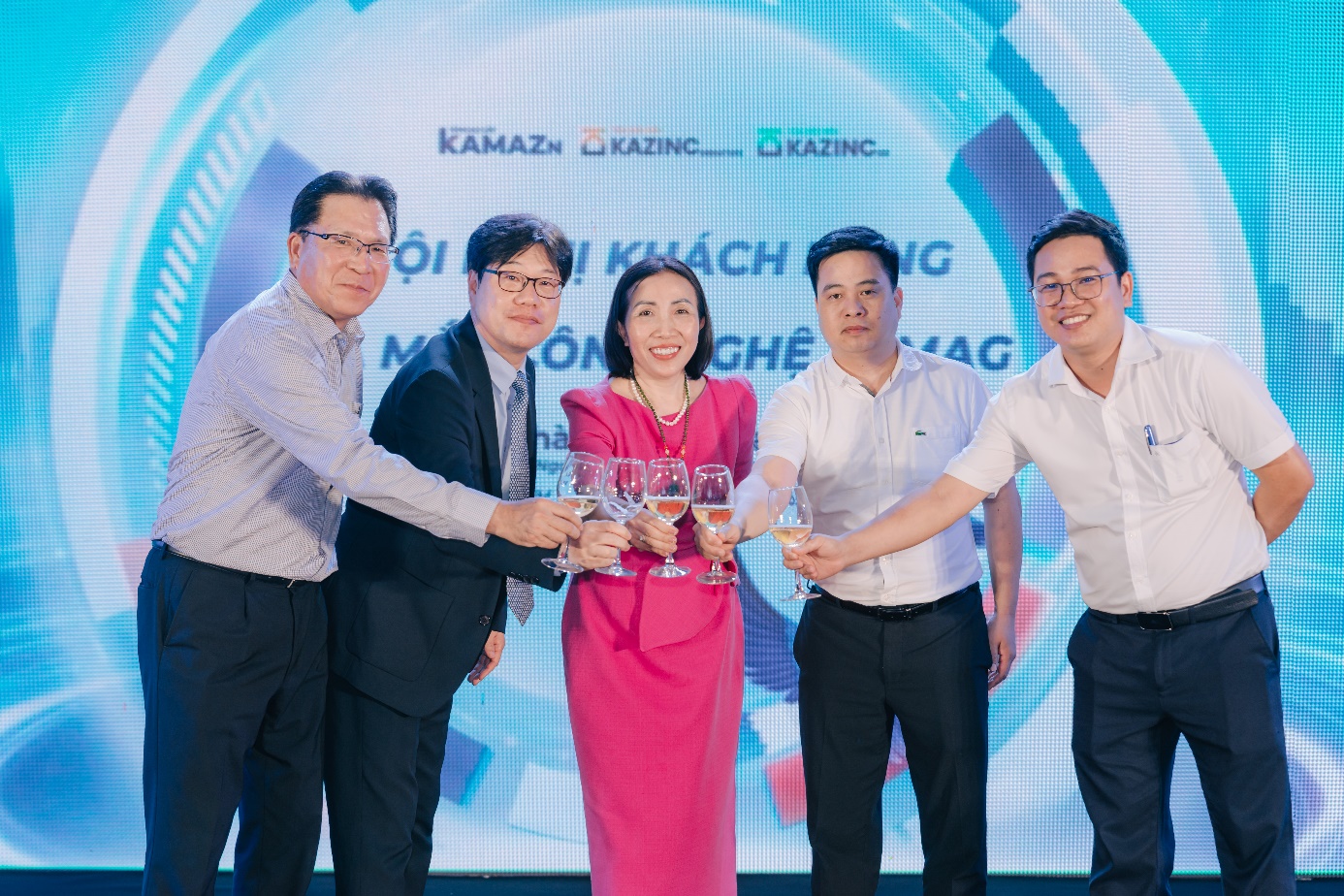 Công ty Cổ phần Tập đoàn thép Poshaco gây tiếng vang khi giới thiệu và công bố về việc ký kết với hai đối tác hàng đầu thế giới.