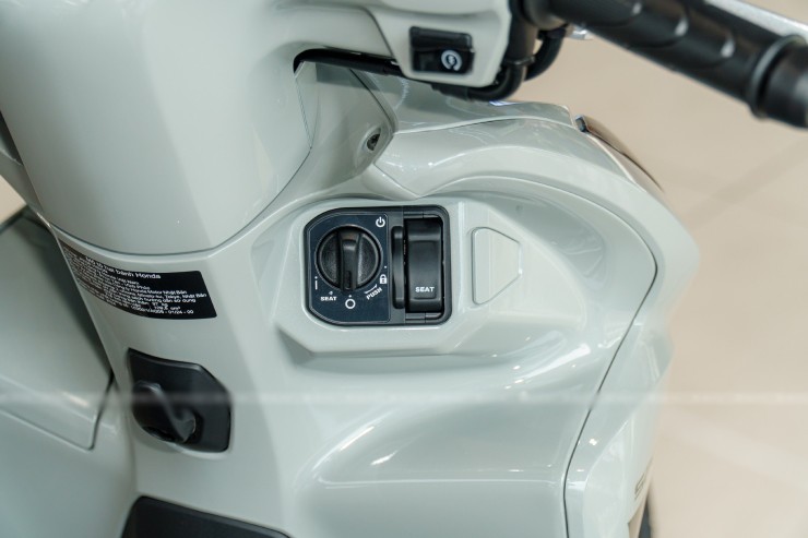 Cận cảnh dòng xe ga phổ thông Honda Vision hút khách nhất Việt Nam - 13