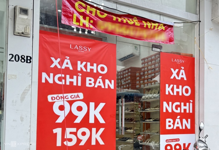 Loạt cửa hàng ở Hà Nội đóng cửa, trả mặt bằng - 6