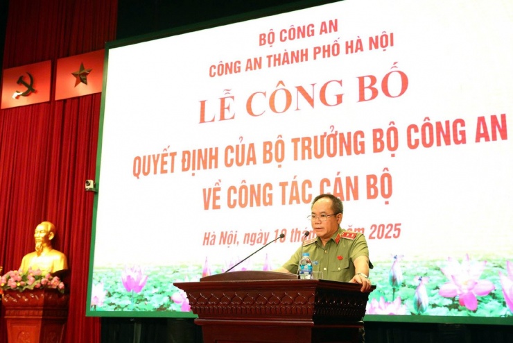 Trung tướng Nguyễn Thanh Tùng - Giám đốc Công an TP Hà Nội phát biểu tại buổi lễ. Ảnh: CACC