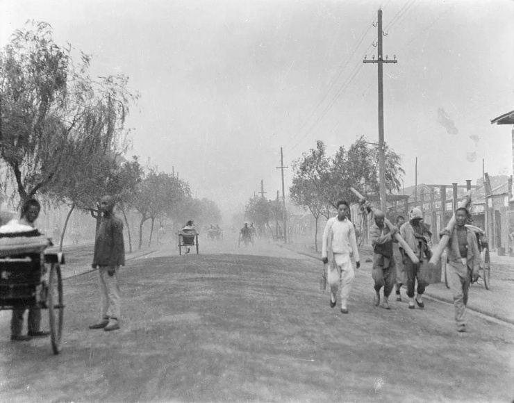 Xe kéo trên đường ở Bắc Kinh, khoảng năm 1917-1919.