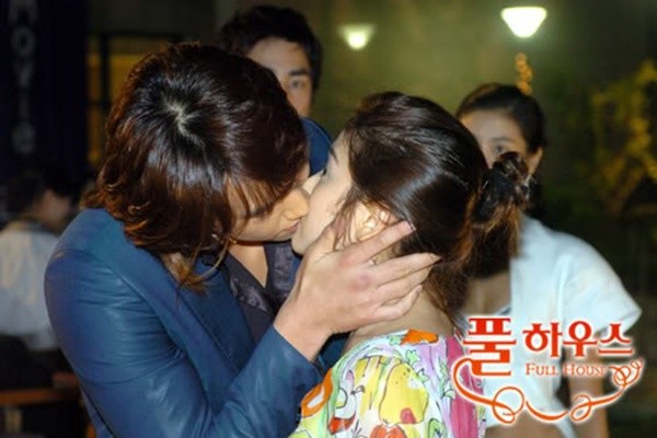 Chuyện Song Hye Kyo né tránh cảnh hôn vì đã có người yêu có vẻ không hợp lý