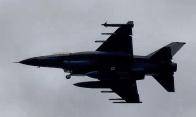 Tiêm kích F-16 Ukraine trở về sau khi làm nhiệm vụ phòng không hôm 6/5. Ảnh: Không quân Ukraine