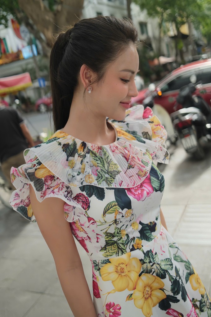 Thiết kế giúp diễn viên trông nữ tính, được nhiều khán giả quan tâm hỏi mua theo.