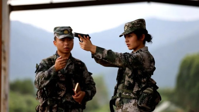 Xạ thủ bắn tỉa Bố Tái Na Phủ của quân đội Trung Quốc. Ảnh: Weibo