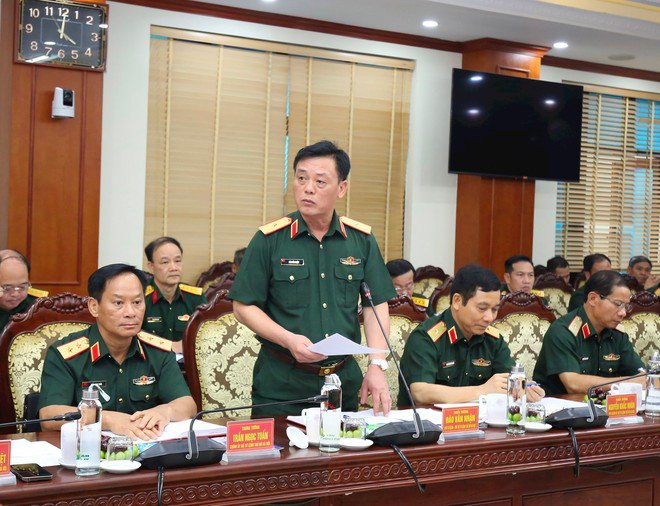 Thiếu tướng Đào Văn Nhận phát biểu nhận nhiệm vụ