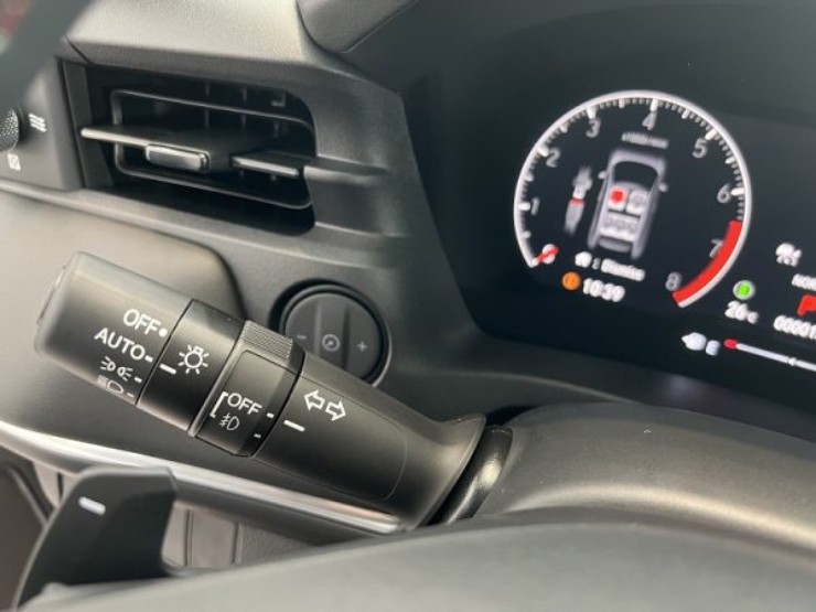So găng HR-V và Corolla Cross Hybrid: Ai là "gà chiến", ai là "thóc vàng"? - 10