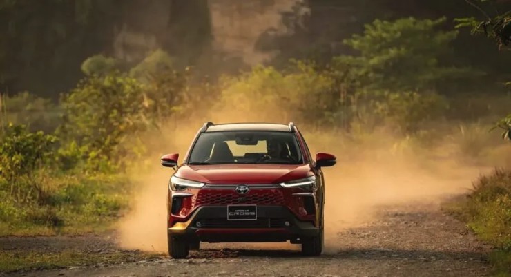 So găng HR-V và Corolla Cross Hybrid: Ai là "gà chiến", ai là "thóc vàng"? - 3